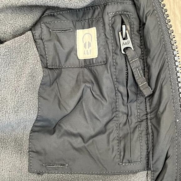 Abercrombie & Fitch Insulated Dark Grey Puffer Vest Coat Jacket - Picture 14 of 16